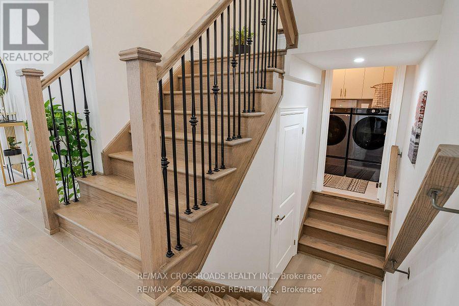 50 Carriage Shop Bend, East Gwillimbury, ON - Indoor Photo Showing Other Room