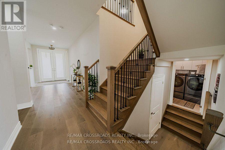 50 Carriage Shop Bend, East Gwillimbury, ON - Indoor Photo Showing Other Room