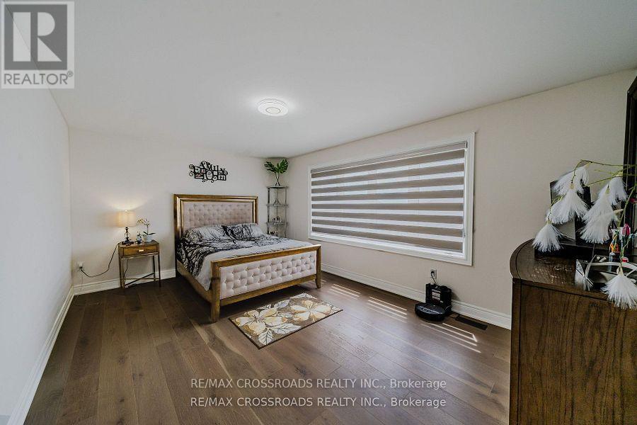 50 Carriage Shop Bend, East Gwillimbury, ON - Indoor Photo Showing Bedroom