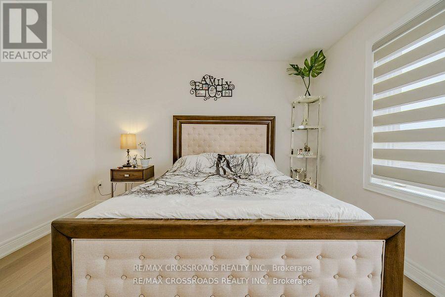 50 Carriage Shop Bend, East Gwillimbury, ON - Indoor Photo Showing Bedroom