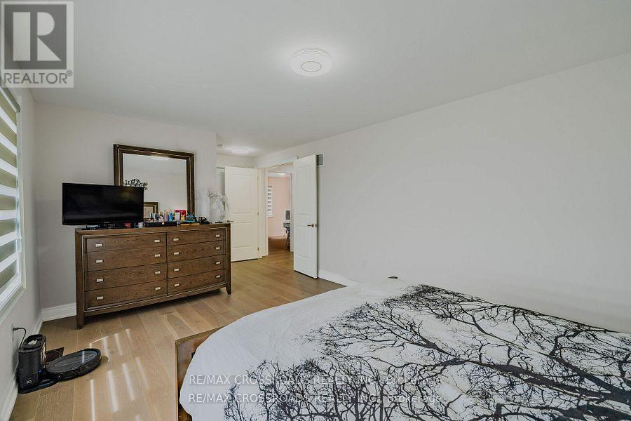 50 Carriage Shop Bend, East Gwillimbury, ON - Indoor Photo Showing Bedroom