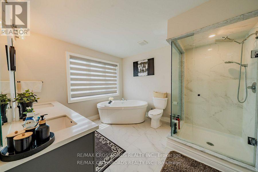 50 Carriage Shop Bend, East Gwillimbury, ON - Indoor Photo Showing Bathroom