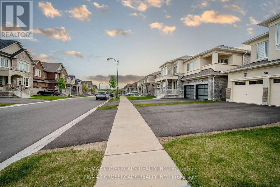 50 Carriage Shop Bend, East Gwillimbury, ON - Outdoor With Facade