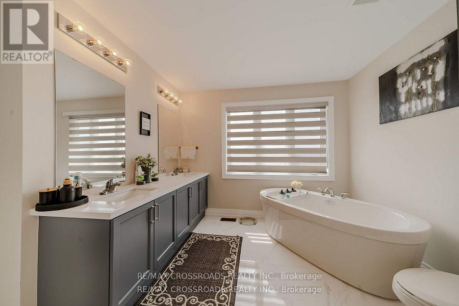 50 Carriage Shop Bend, East Gwillimbury, ON - Indoor Photo Showing Bathroom