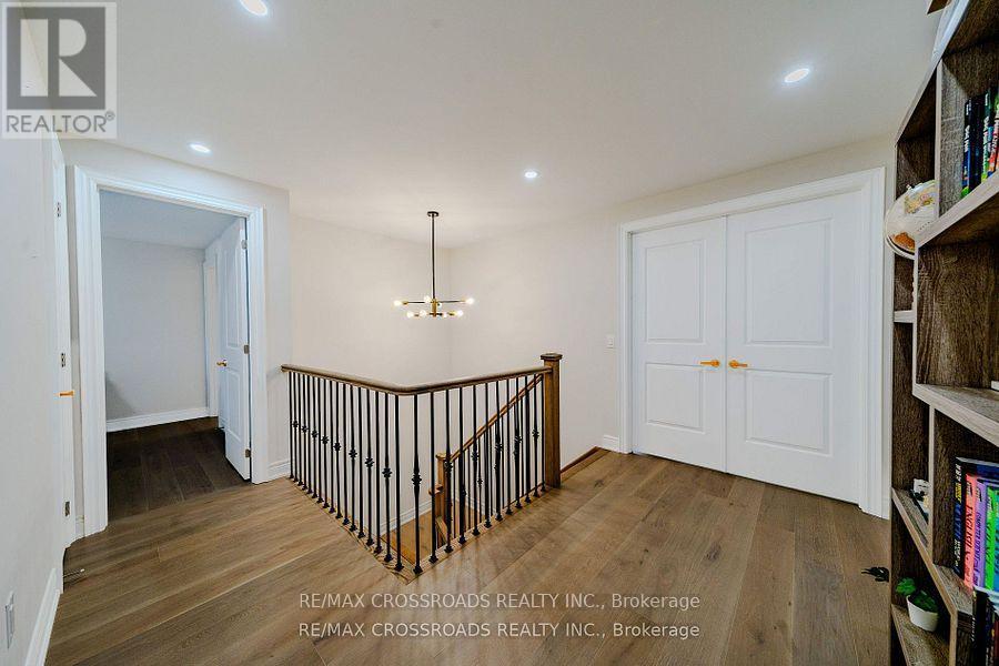 50 Carriage Shop Bend, East Gwillimbury, ON - Indoor Photo Showing Other Room