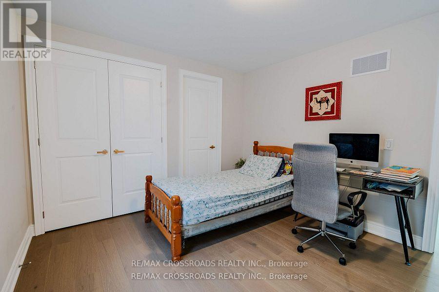 50 Carriage Shop Bend, East Gwillimbury, ON - Indoor Photo Showing Bedroom