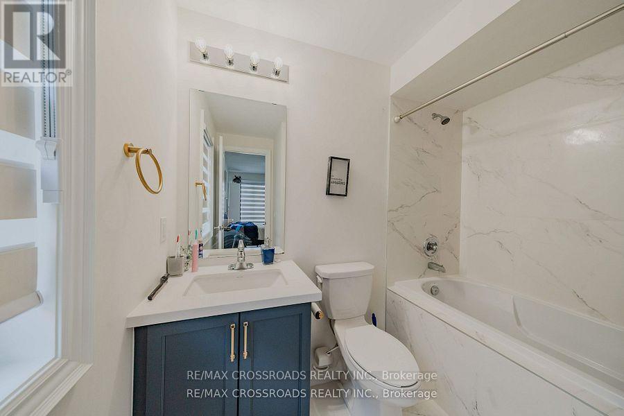 50 Carriage Shop Bend, East Gwillimbury, ON - Indoor Photo Showing Bathroom