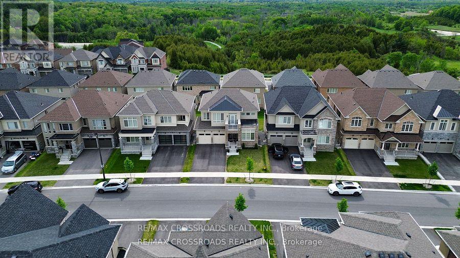 50 Carriage Shop Bend, East Gwillimbury, ON - Outdoor With Facade