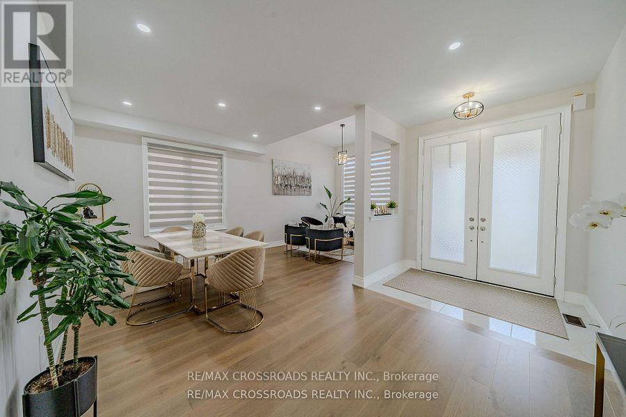 50 Carriage Shop Bend, East Gwillimbury, ON - Indoor Photo Showing Other Room