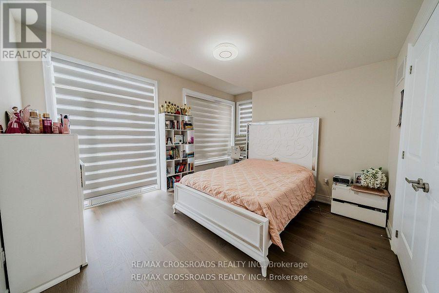 50 Carriage Shop Bend, East Gwillimbury, ON - Indoor Photo Showing Bedroom