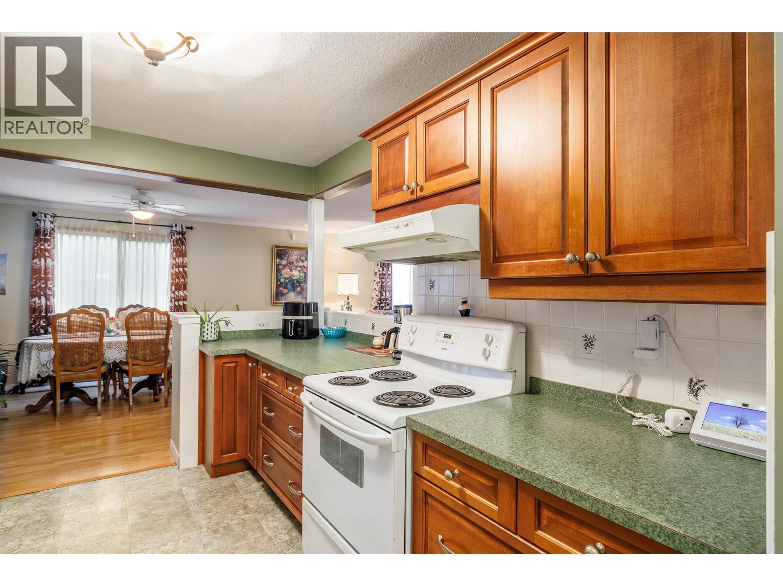 1035 Bernard Avenue Unit# 214 Lot# 29, Kelowna, BC - Indoor Photo Showing Kitchen