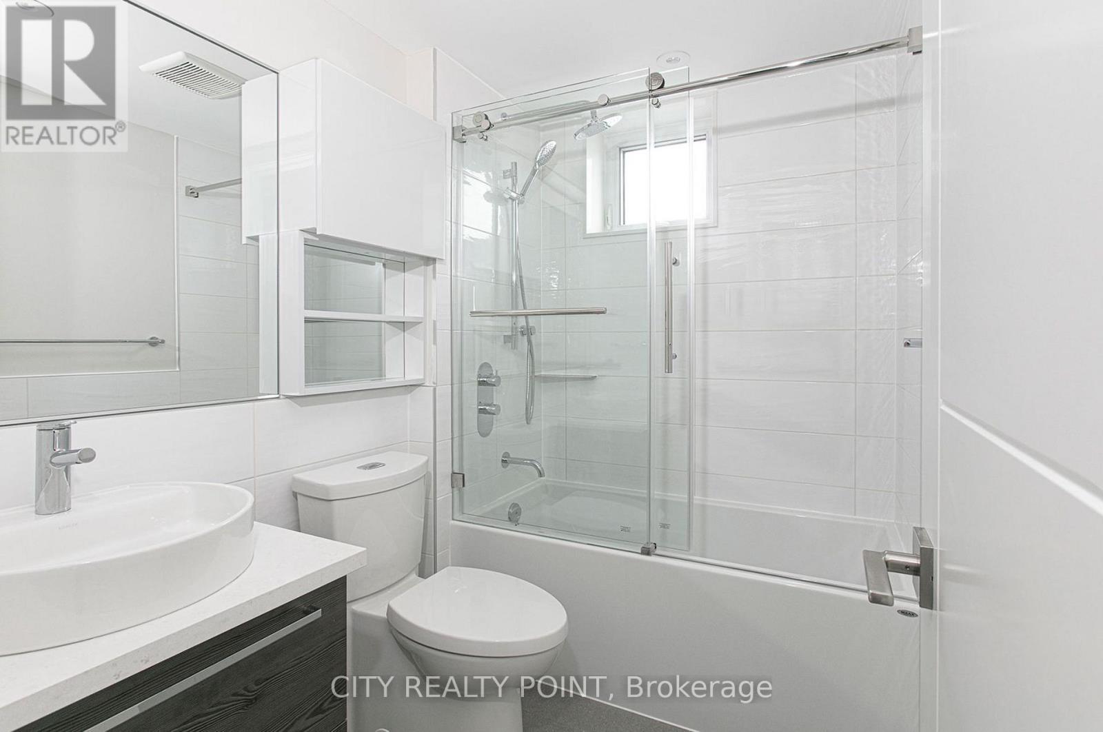602 - 11 Walmer Road, Toronto, ON - Indoor Photo Showing Bathroom