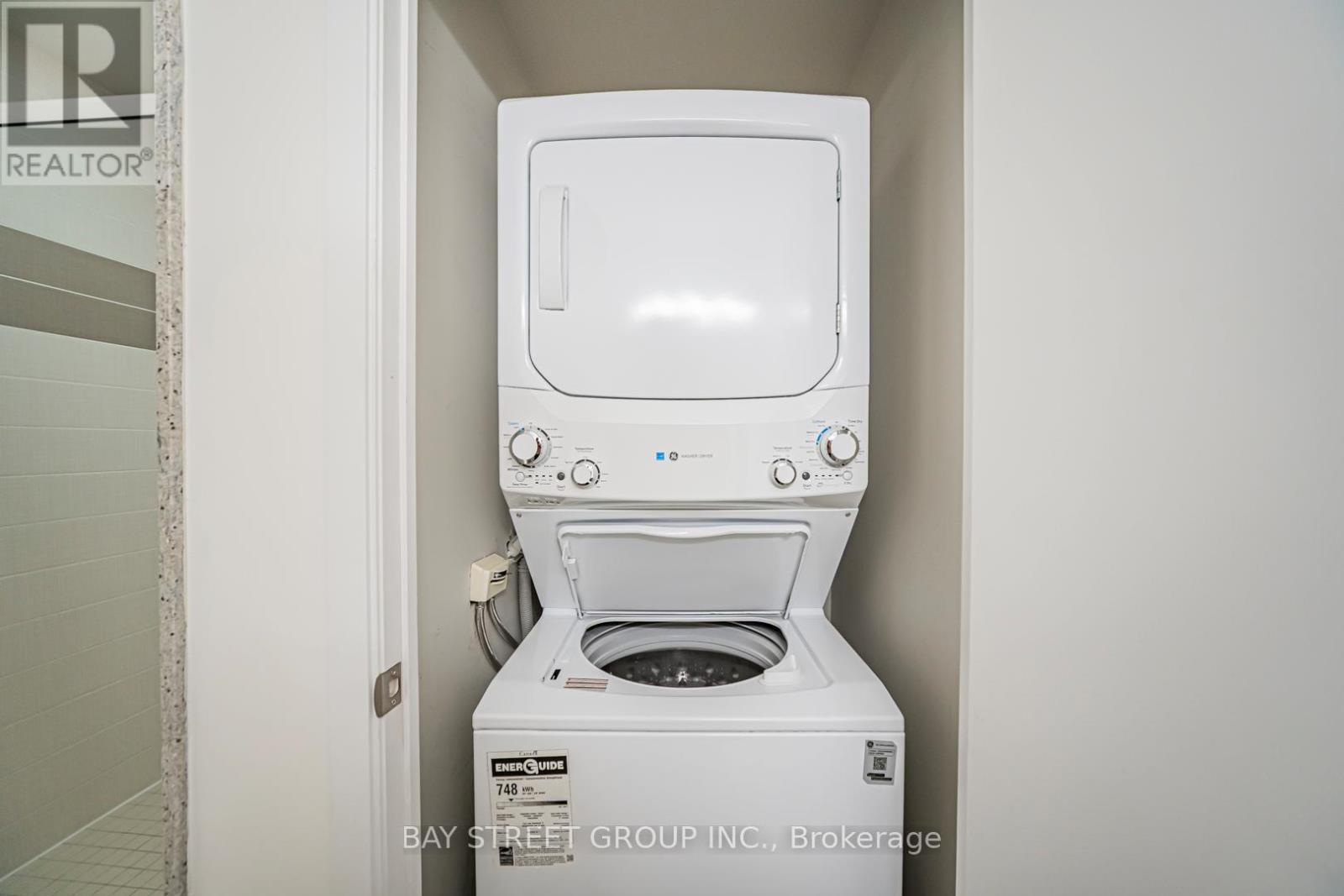2704 - 33 Bay Street, Toronto, ON - Indoor Photo Showing Laundry Room