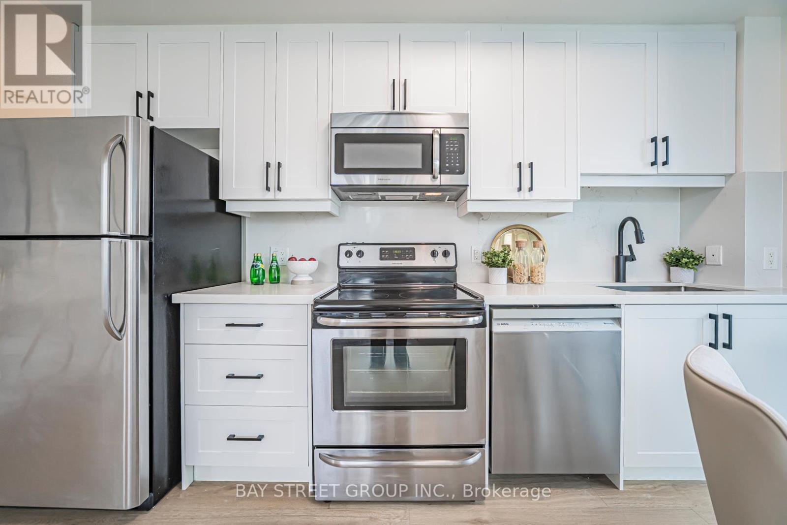 2704 - 33 Bay Street, Toronto, ON - Indoor Photo Showing Kitchen With Upgraded Kitchen