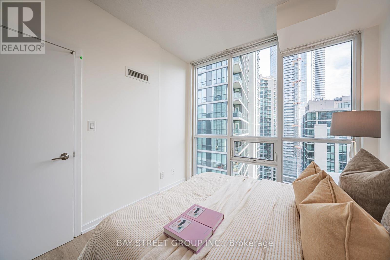 2704 - 33 Bay Street, Toronto, ON - Indoor