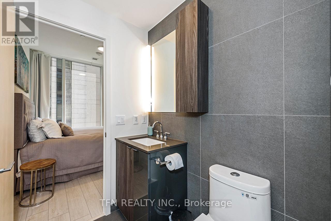 1003 - 15 Mercer Street, Toronto, ON - Indoor Photo Showing Bathroom