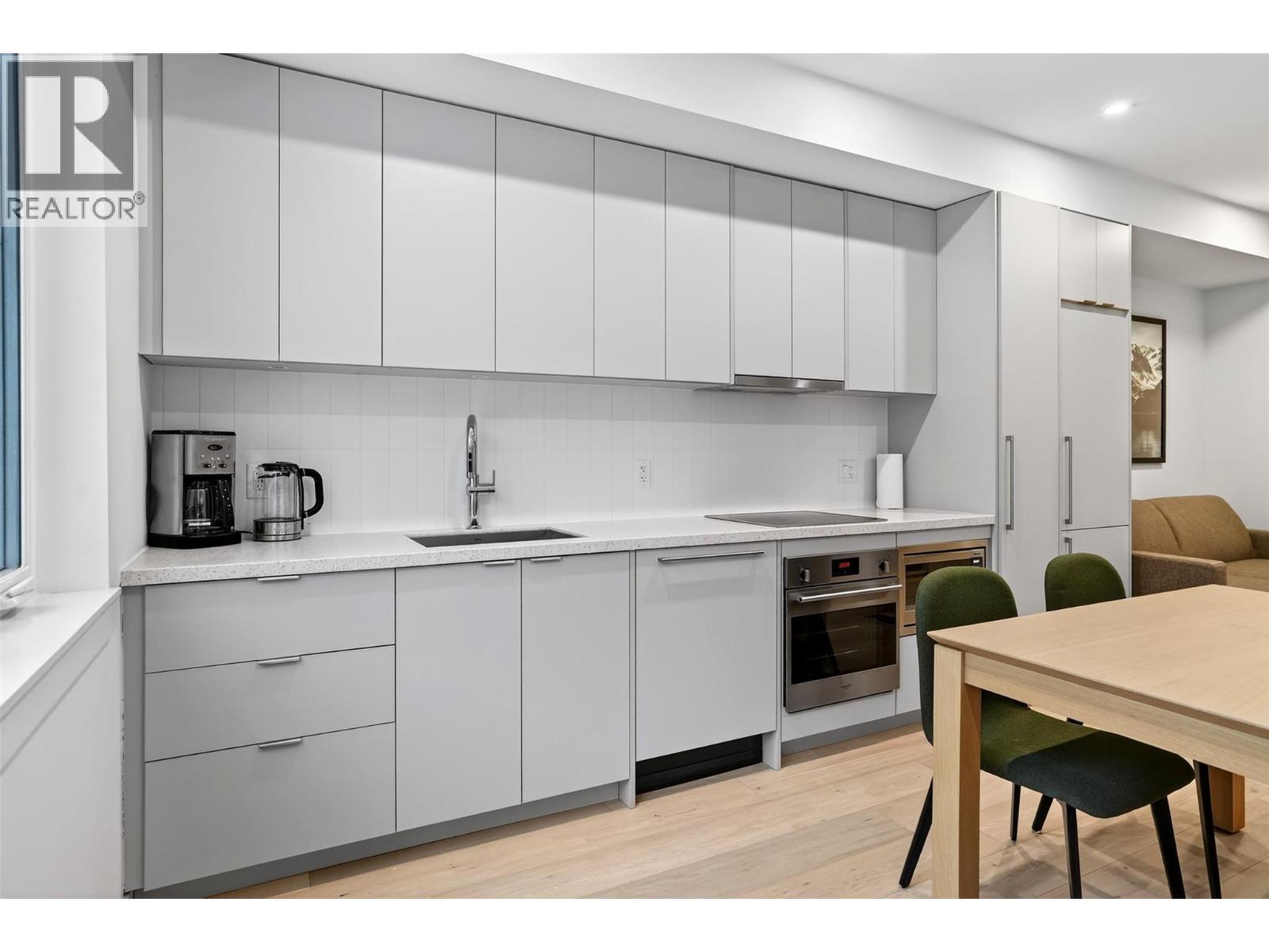 4280 Red Mountain Road Unit# 109, Rossland, BC - Indoor Photo Showing Kitchen