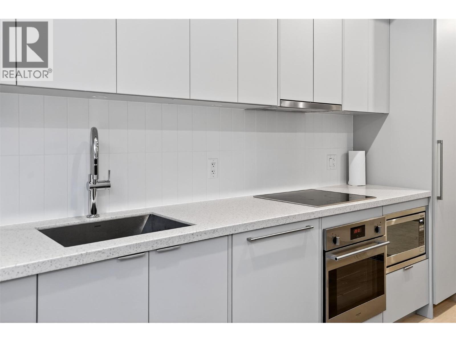 4280 Red Mountain Road Unit# 109, Rossland, BC - Indoor Photo Showing Kitchen