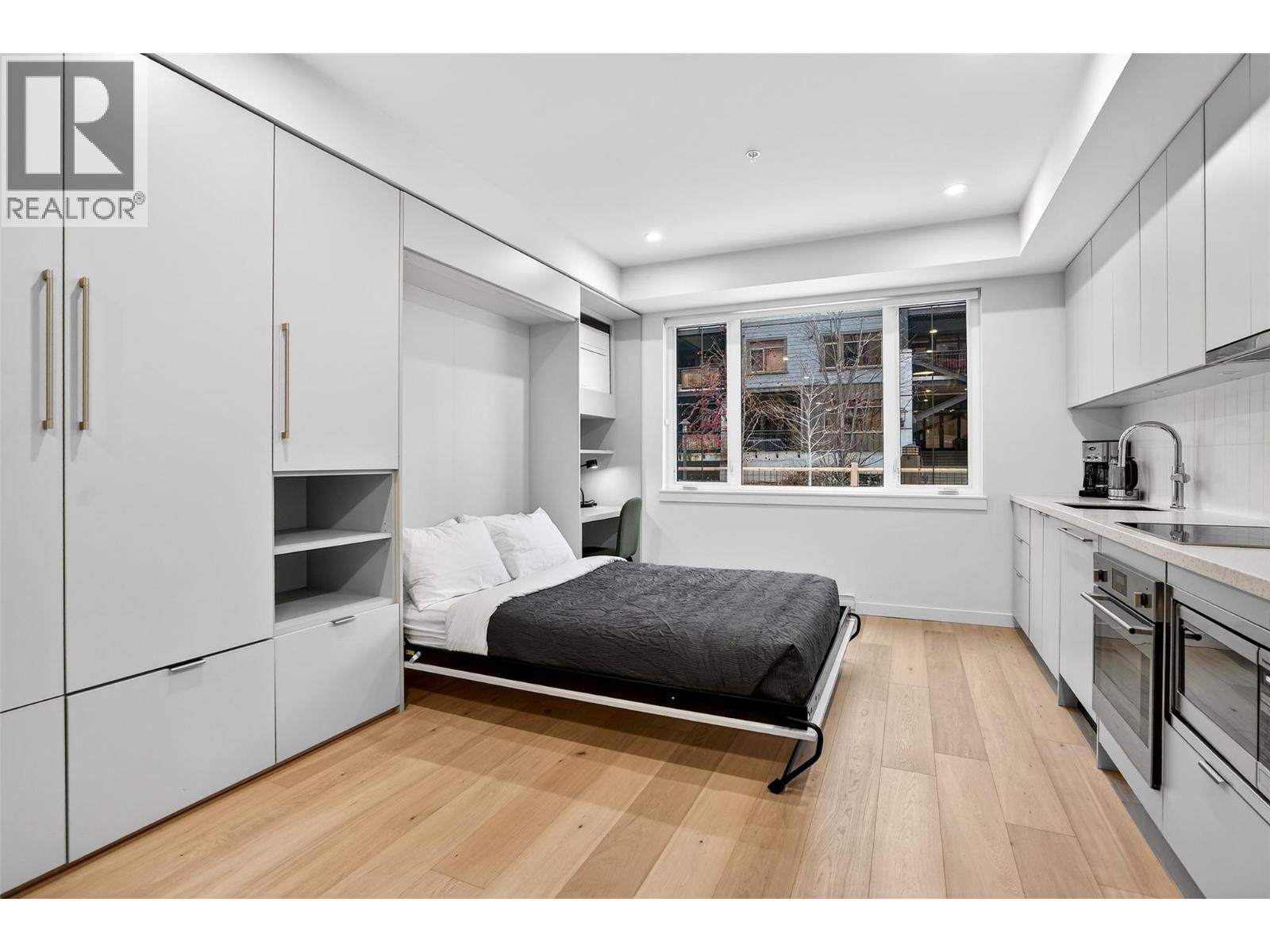 4280 Red Mountain Road Unit# 109, Rossland, BC - Indoor Photo Showing Bedroom