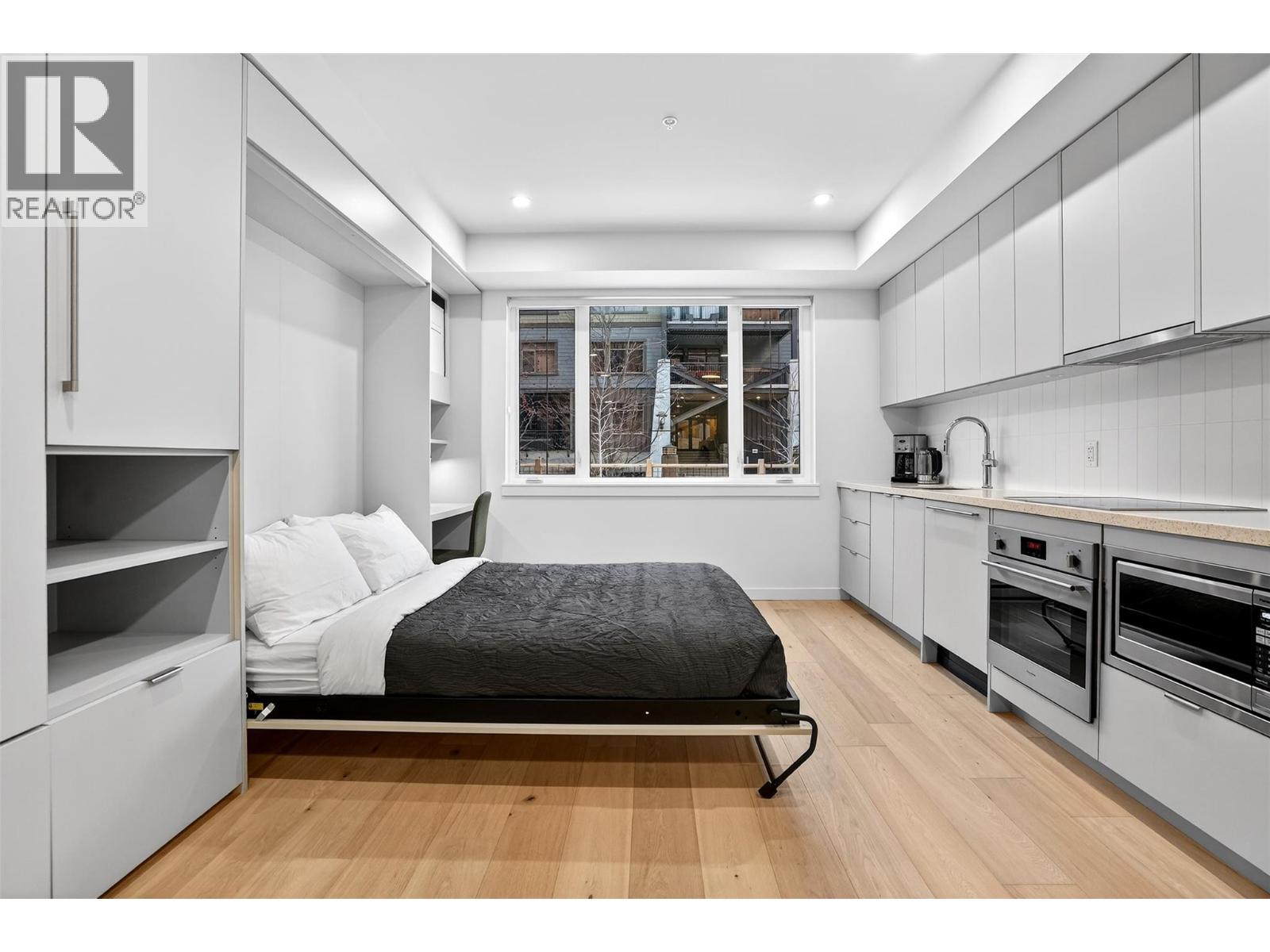 4280 Red Mountain Road Unit# 109, Rossland, BC - Indoor Photo Showing Bedroom