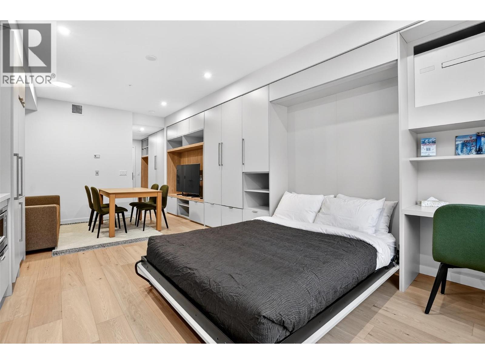 4280 Red Mountain Road Unit# 109, Rossland, BC - Indoor Photo Showing Bedroom