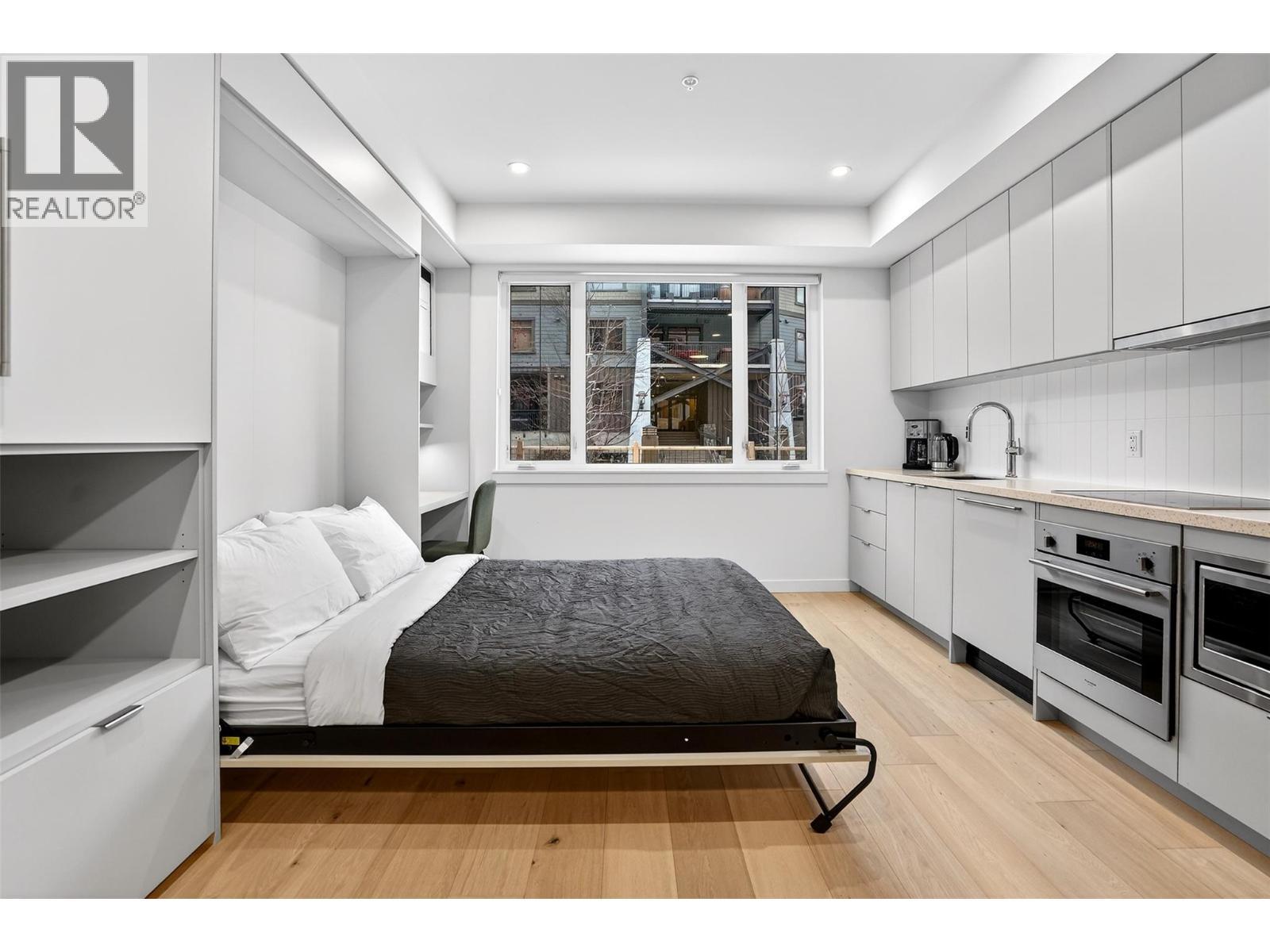 4280 Red Mountain Road Unit# 109, Rossland, BC - Indoor Photo Showing Bedroom