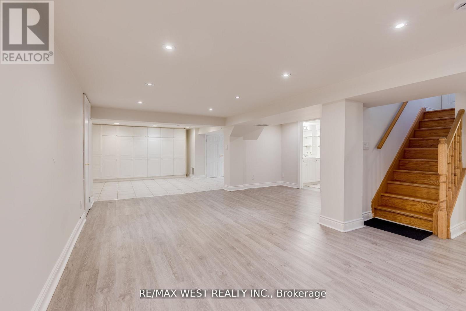 Lower - 606 Conacher Drive, Toronto, ON - Indoor Photo Showing Other Room