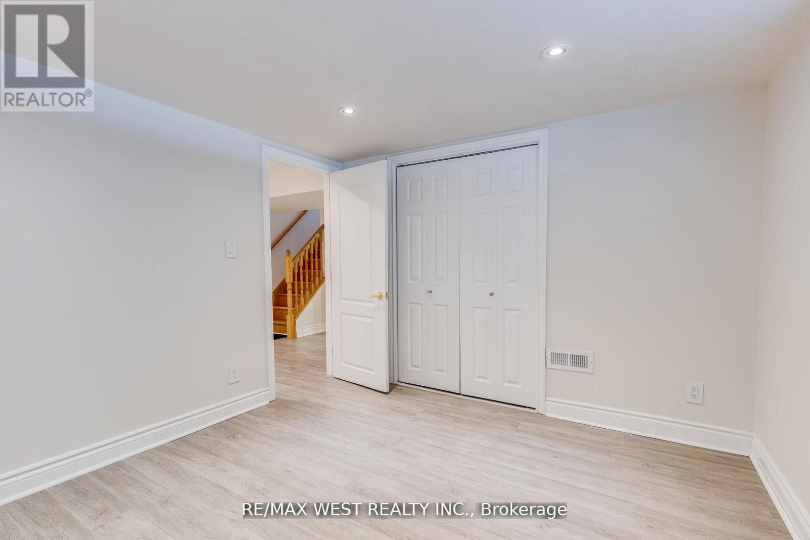 Lower - 606 Conacher Drive, Toronto, ON - Indoor Photo Showing Other Room