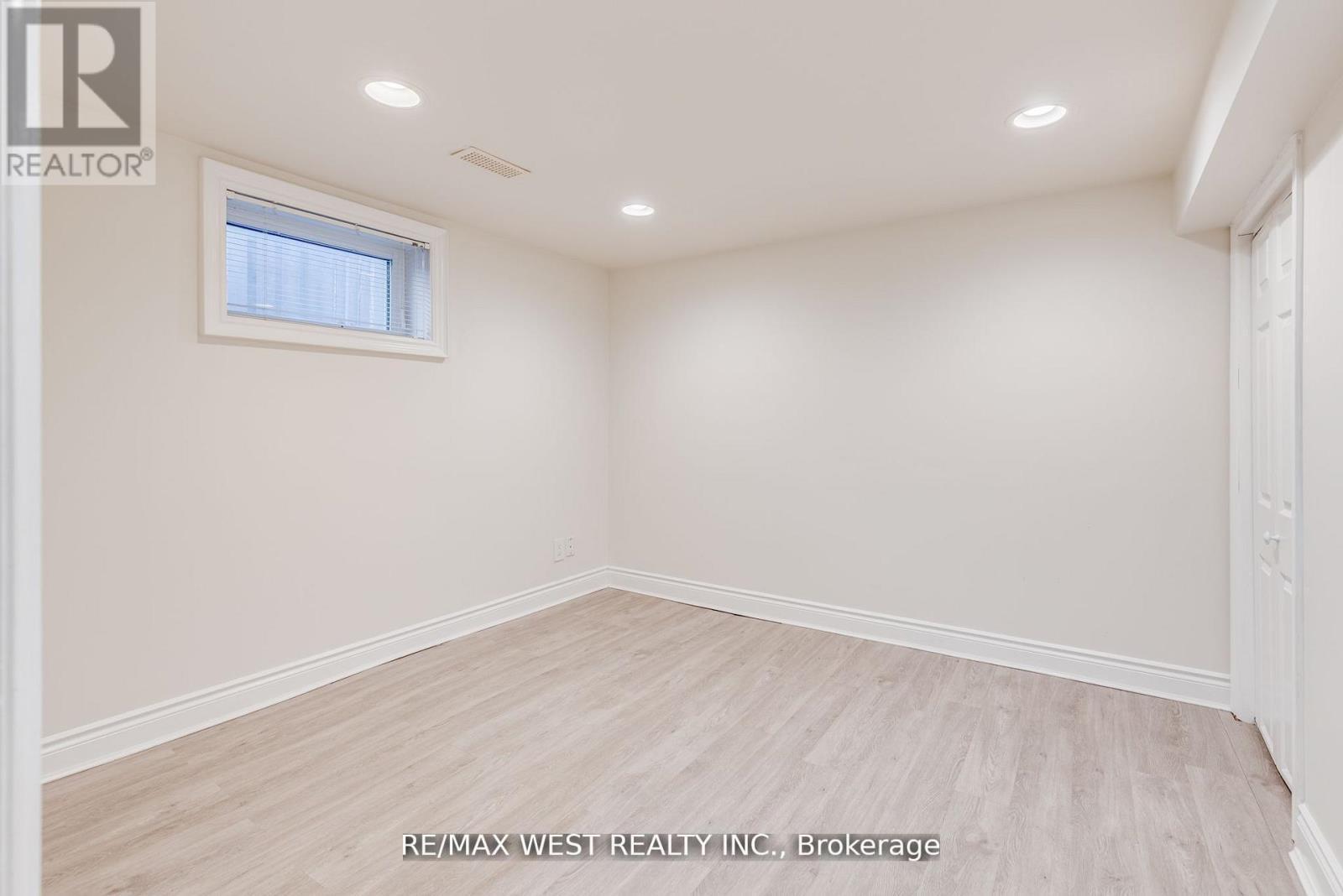 Lower - 606 Conacher Drive, Toronto, ON - Indoor Photo Showing Other Room