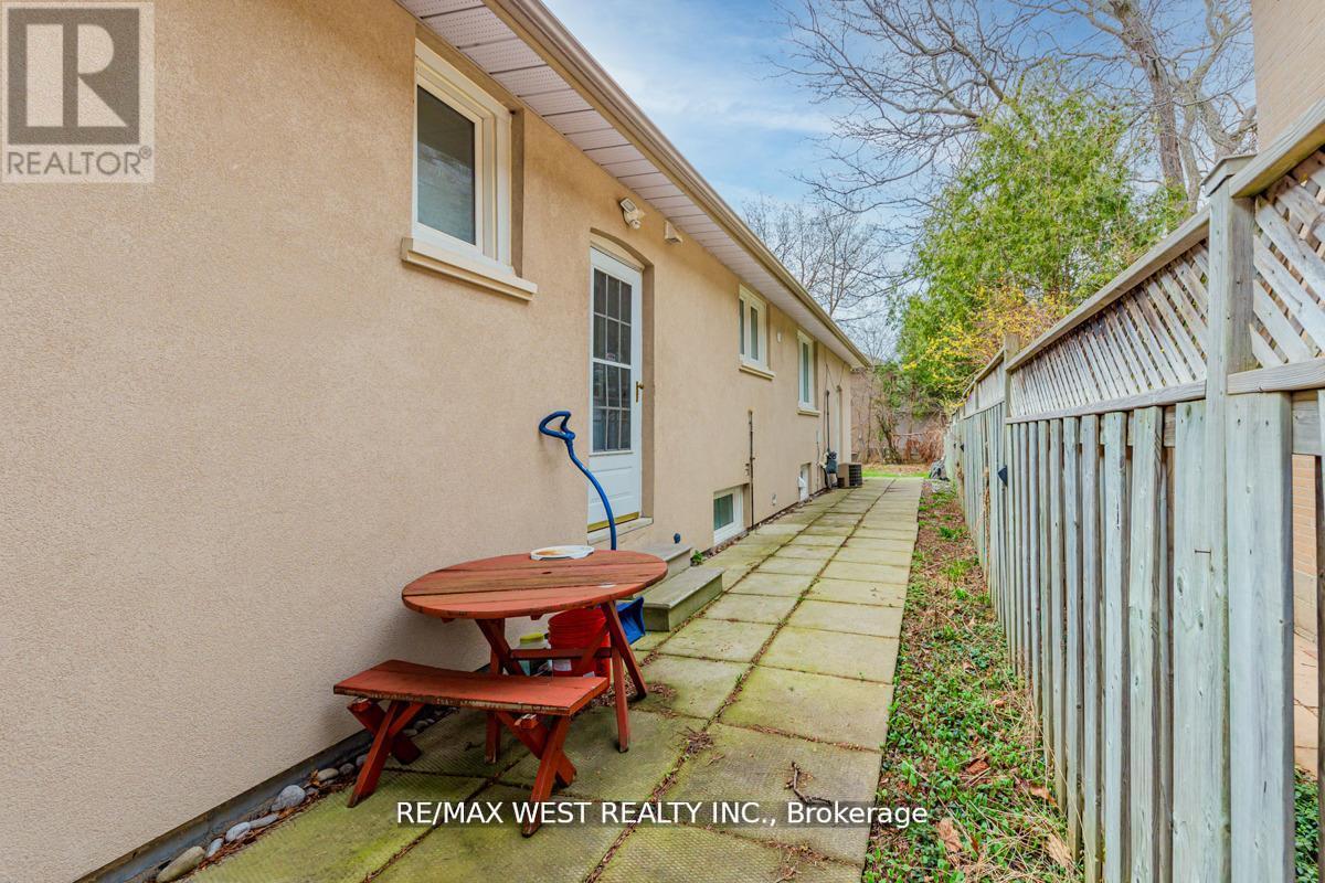 Lower - 606 Conacher Drive, Toronto, ON - Outdoor With Exterior