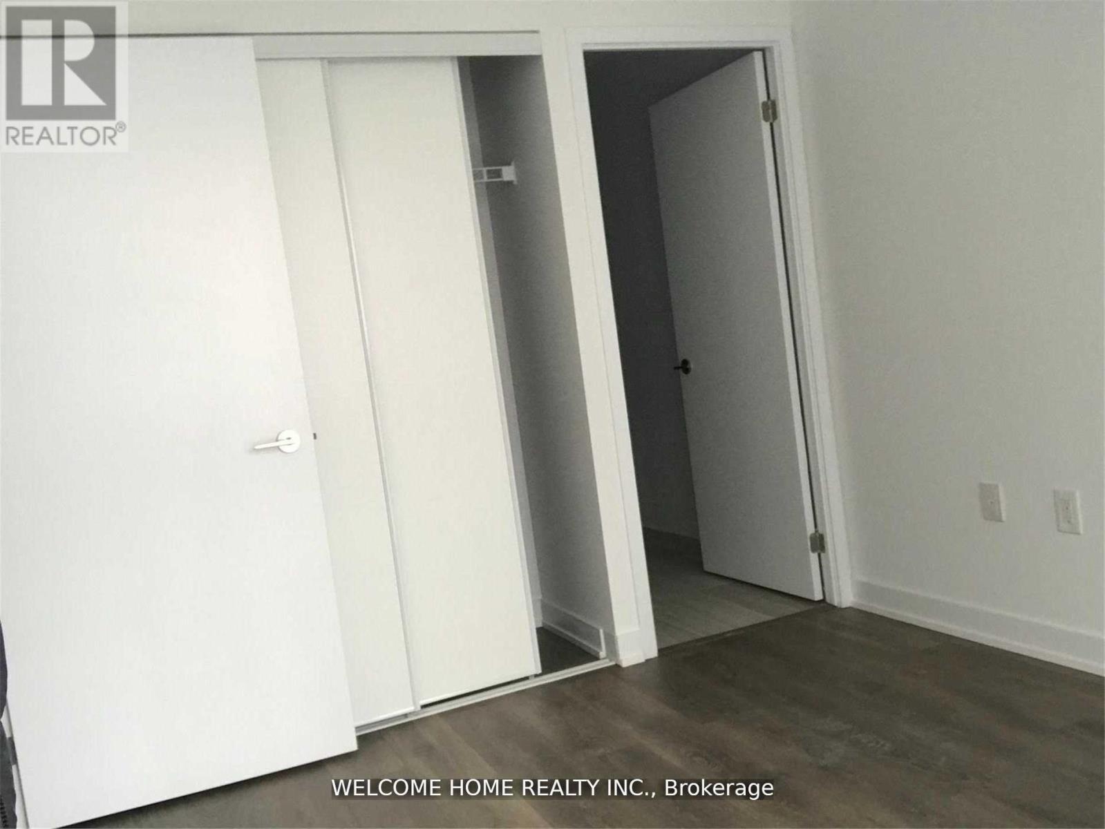 710 - 38 Honeycrisp Crescent, Vaughan, ON - Indoor Photo Showing Other Room