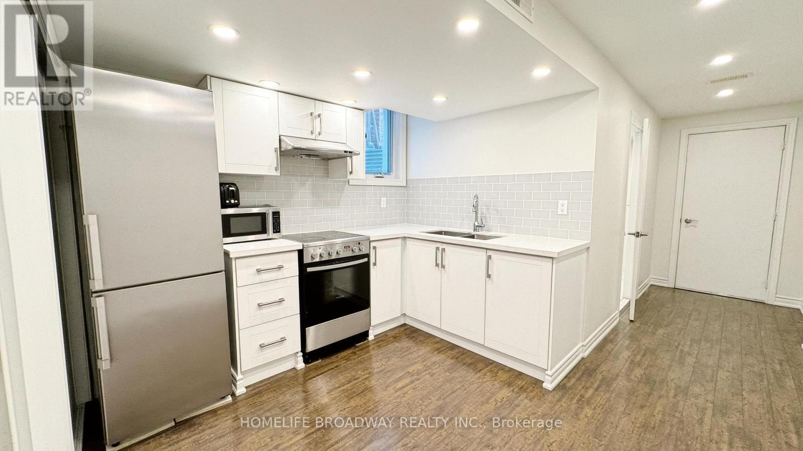Lower - 102 Orchard Hill Boulevard, Markham, ON - Indoor Photo Showing Kitchen With Double Sink With Upgraded Kitchen