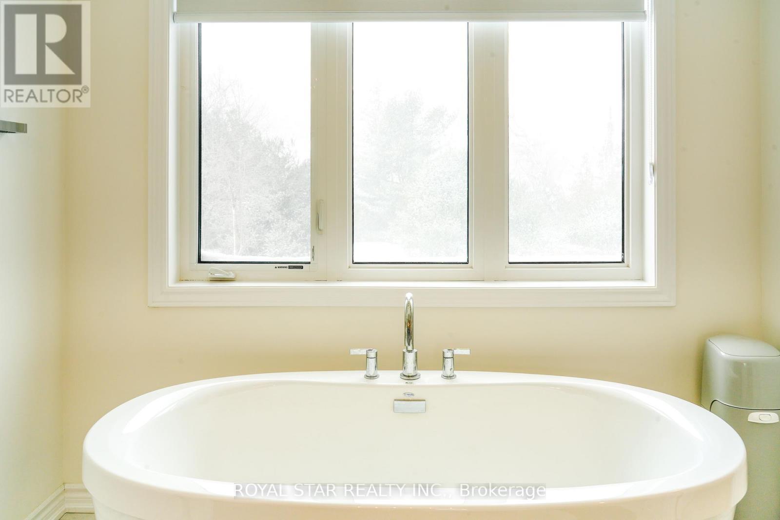 144 Rosanne Circle, Wasaga Beach, ON - Indoor Photo Showing Bathroom