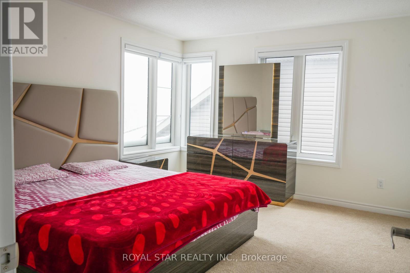 144 Rosanne Circle, Wasaga Beach, ON - Indoor Photo Showing Bedroom