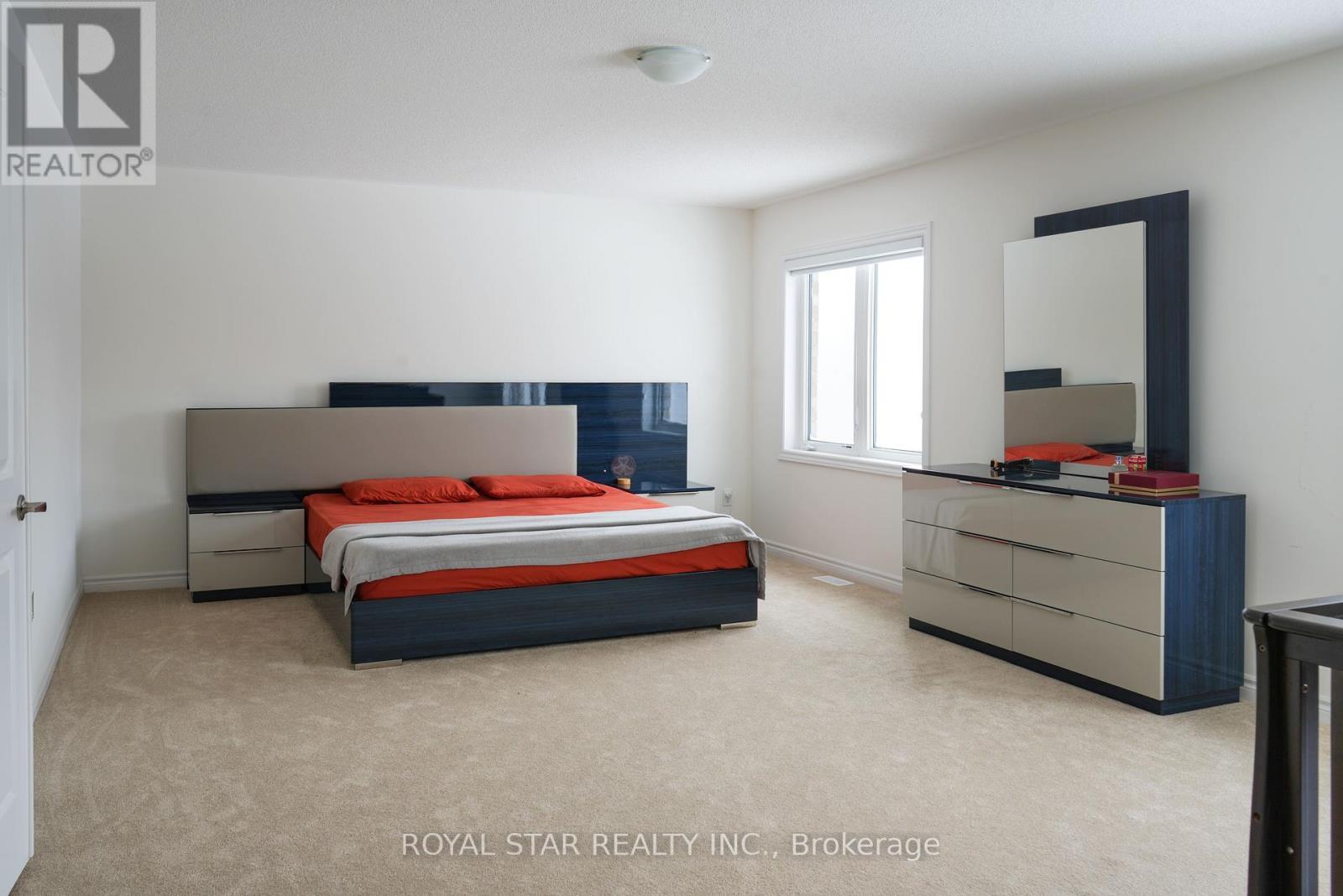 144 Rosanne Circle, Wasaga Beach, ON - Indoor Photo Showing Bedroom