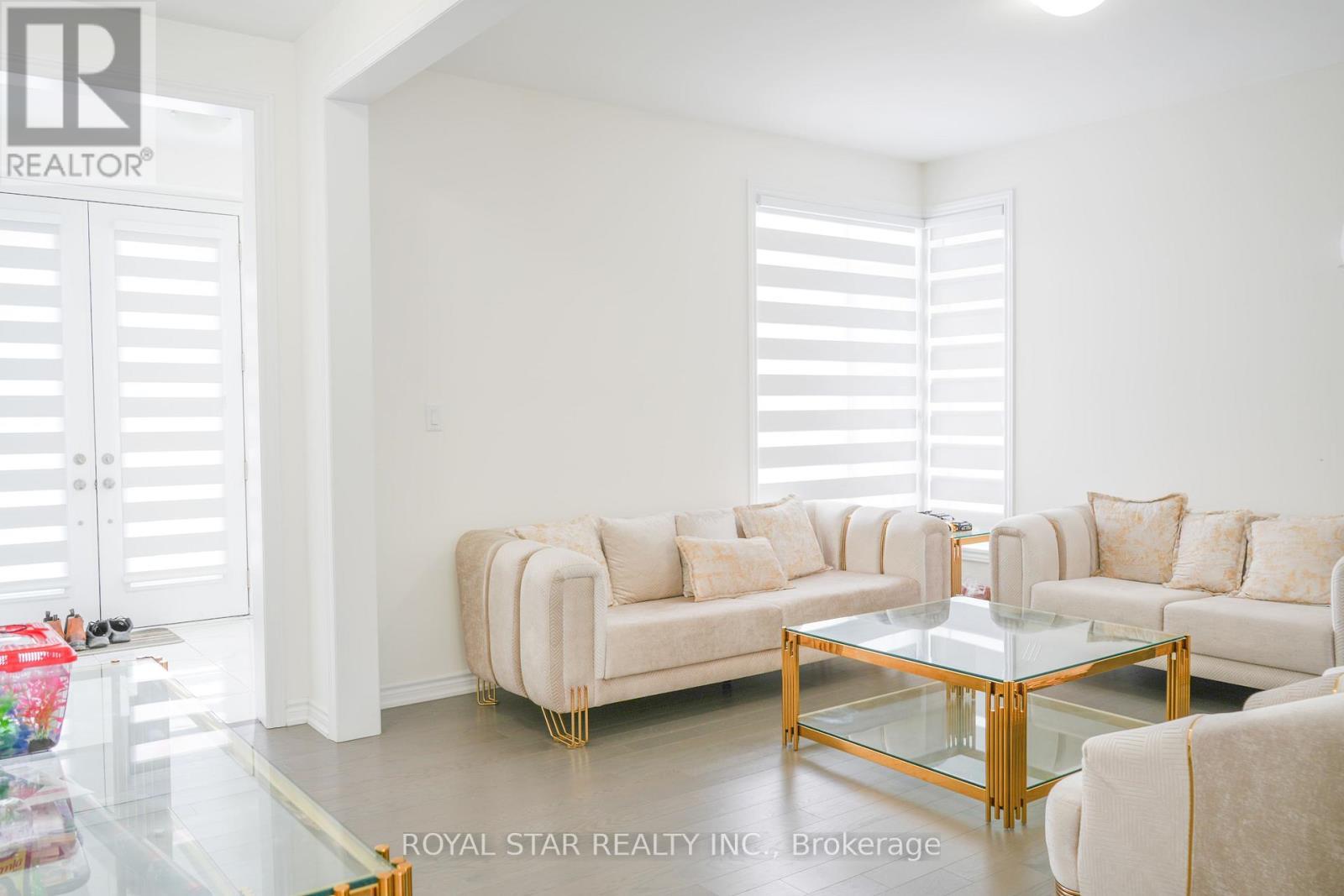 144 Rosanne Circle, Wasaga Beach, ON - Indoor Photo Showing Living Room