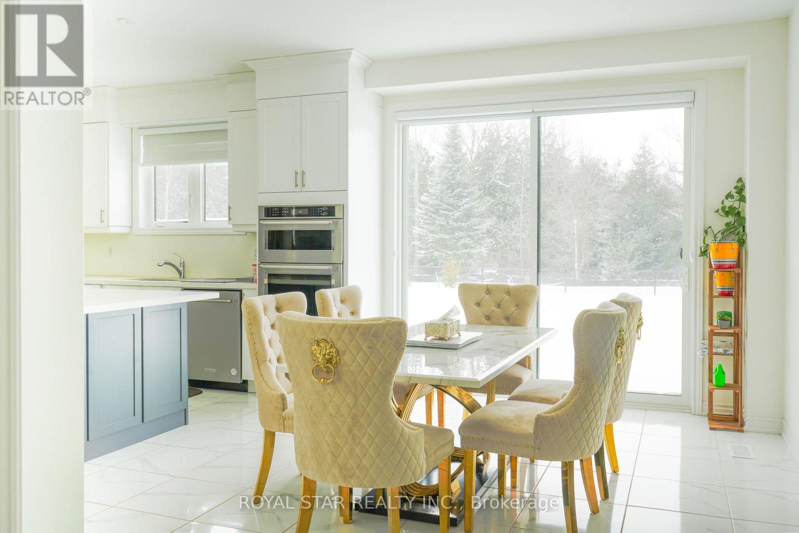 144 Rosanne Circle, Wasaga Beach, ON - Indoor Photo Showing Dining Room