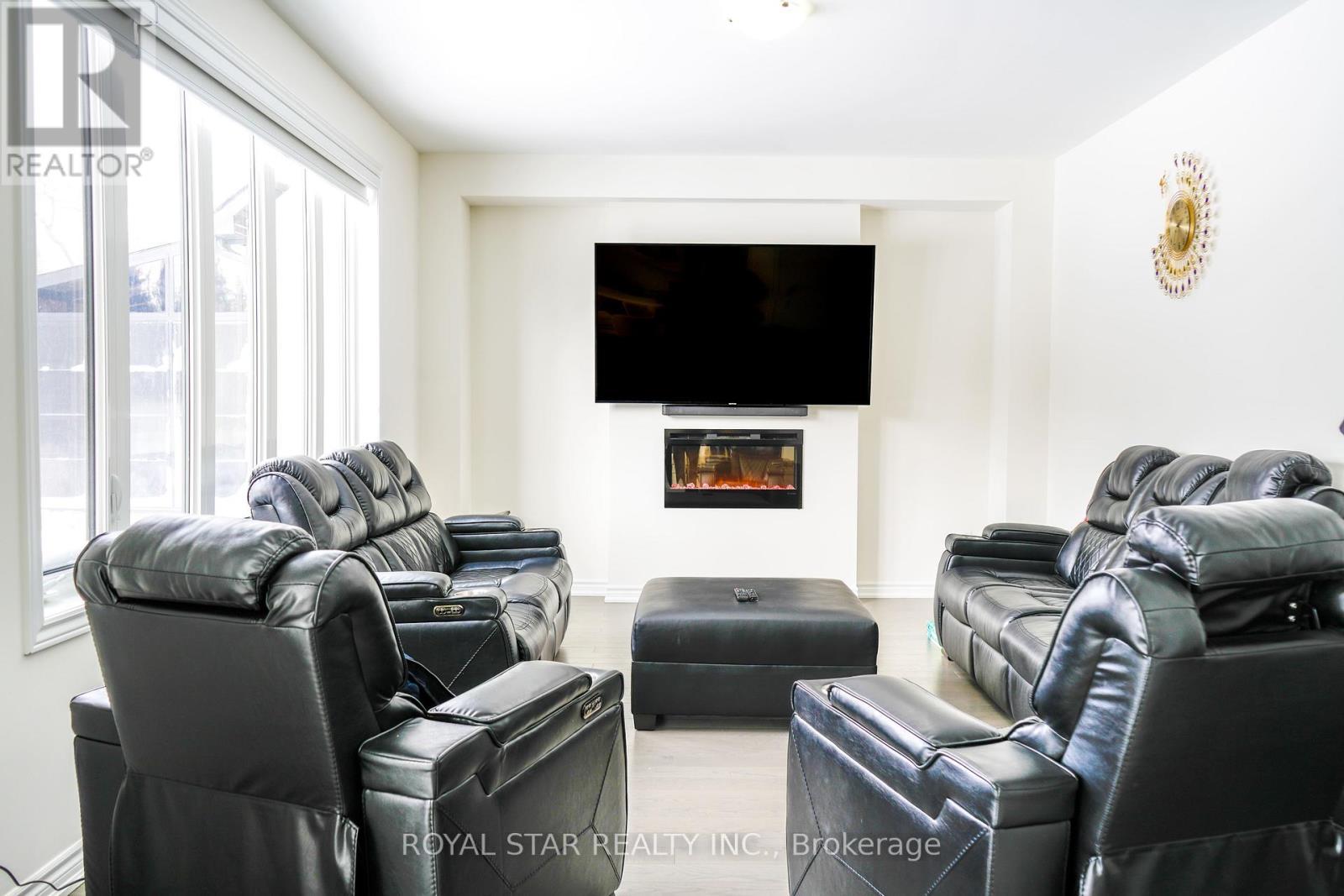 144 Rosanne Circle, Wasaga Beach, ON - Indoor Photo Showing Living Room With Fireplace