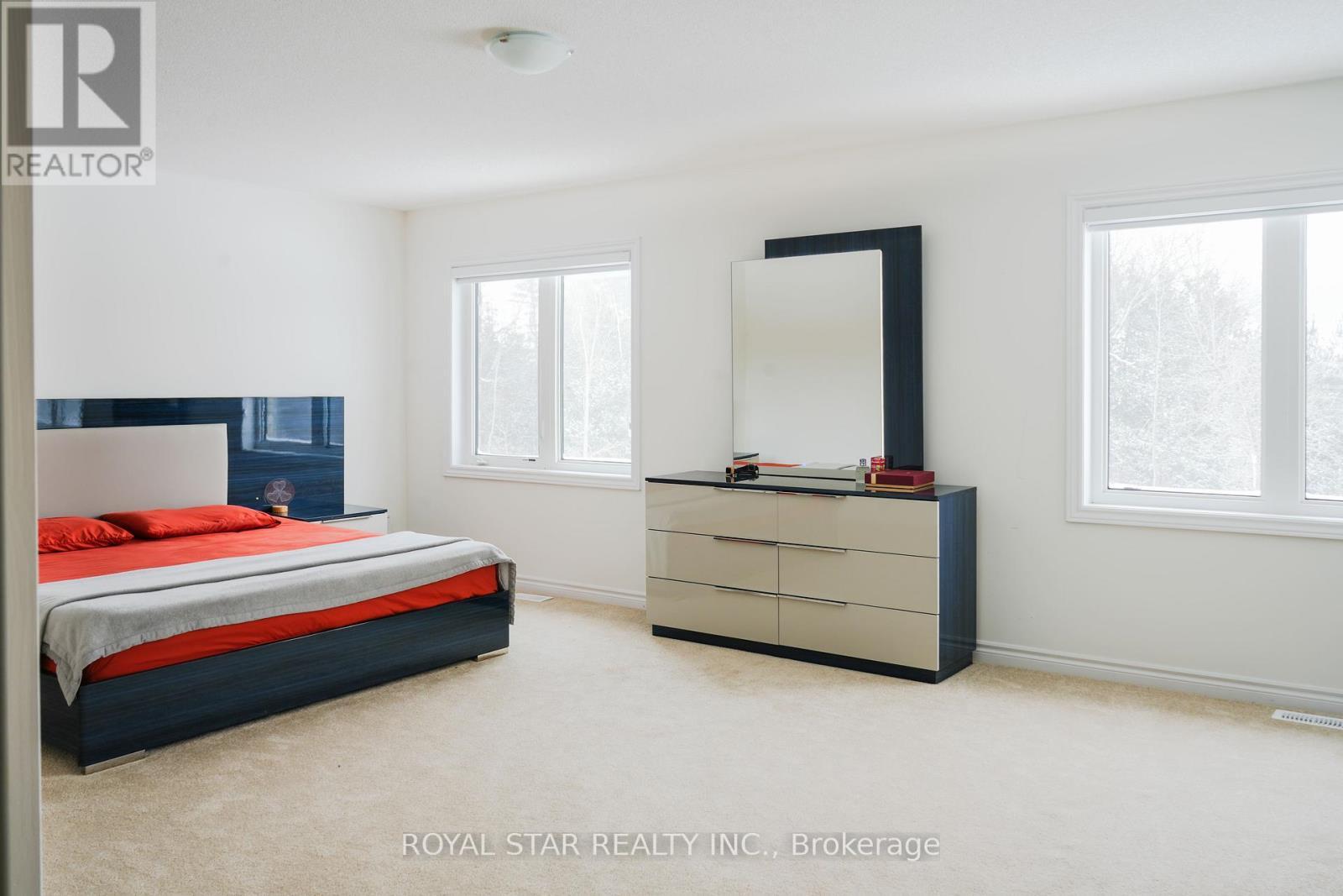 144 Rosanne Circle, Wasaga Beach, ON - Indoor Photo Showing Bedroom