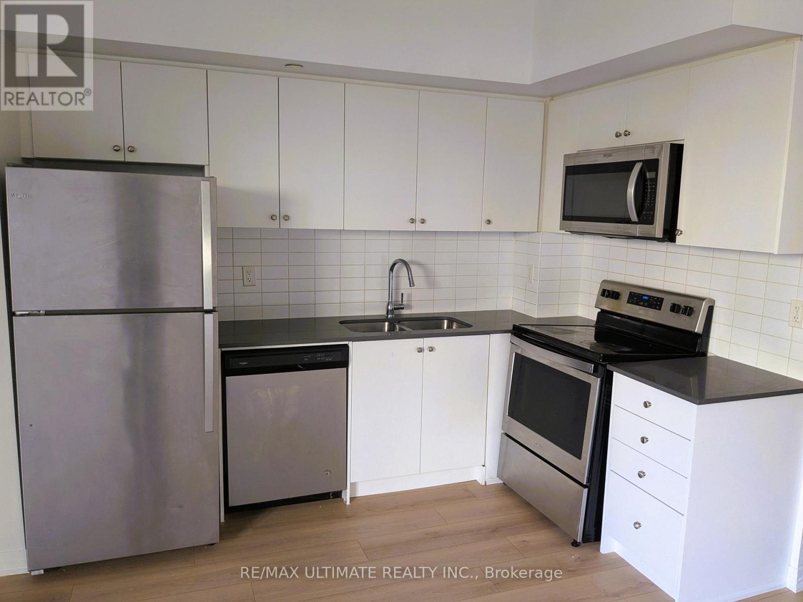 1 - 680 Atwater Avenue, Mississauga, ON - Indoor Photo Showing Kitchen With Double Sink
