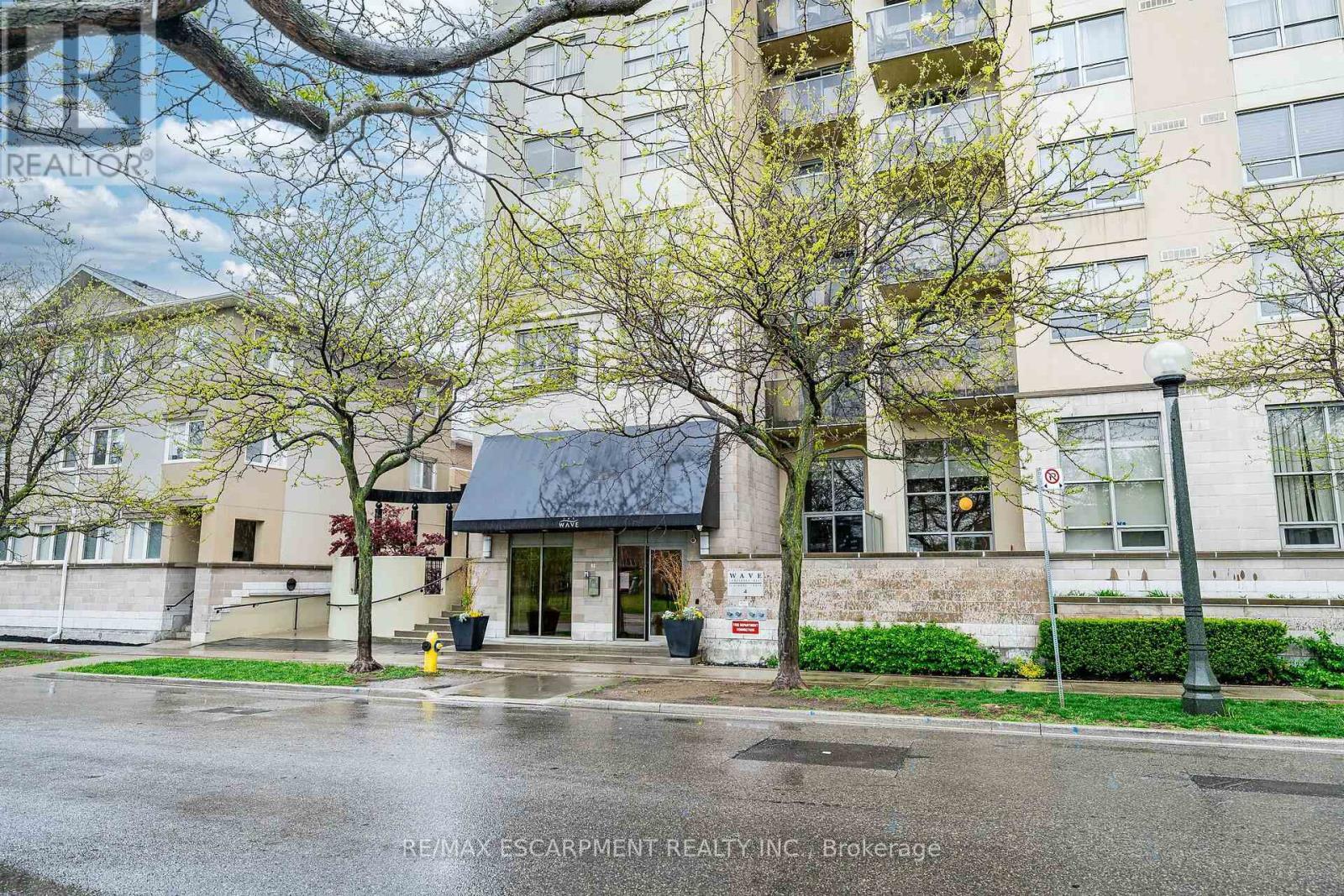 402 - 4 Elsinore Path, Toronto, ON