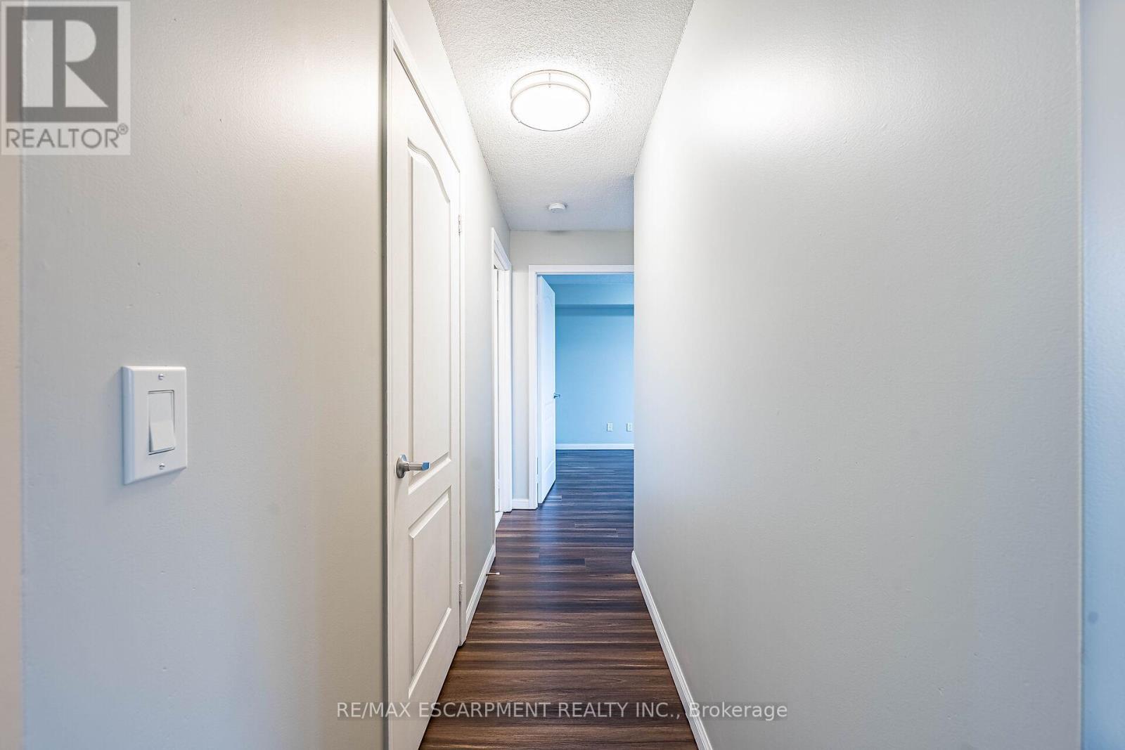 402 - 4 Elsinore Path, Toronto, ON