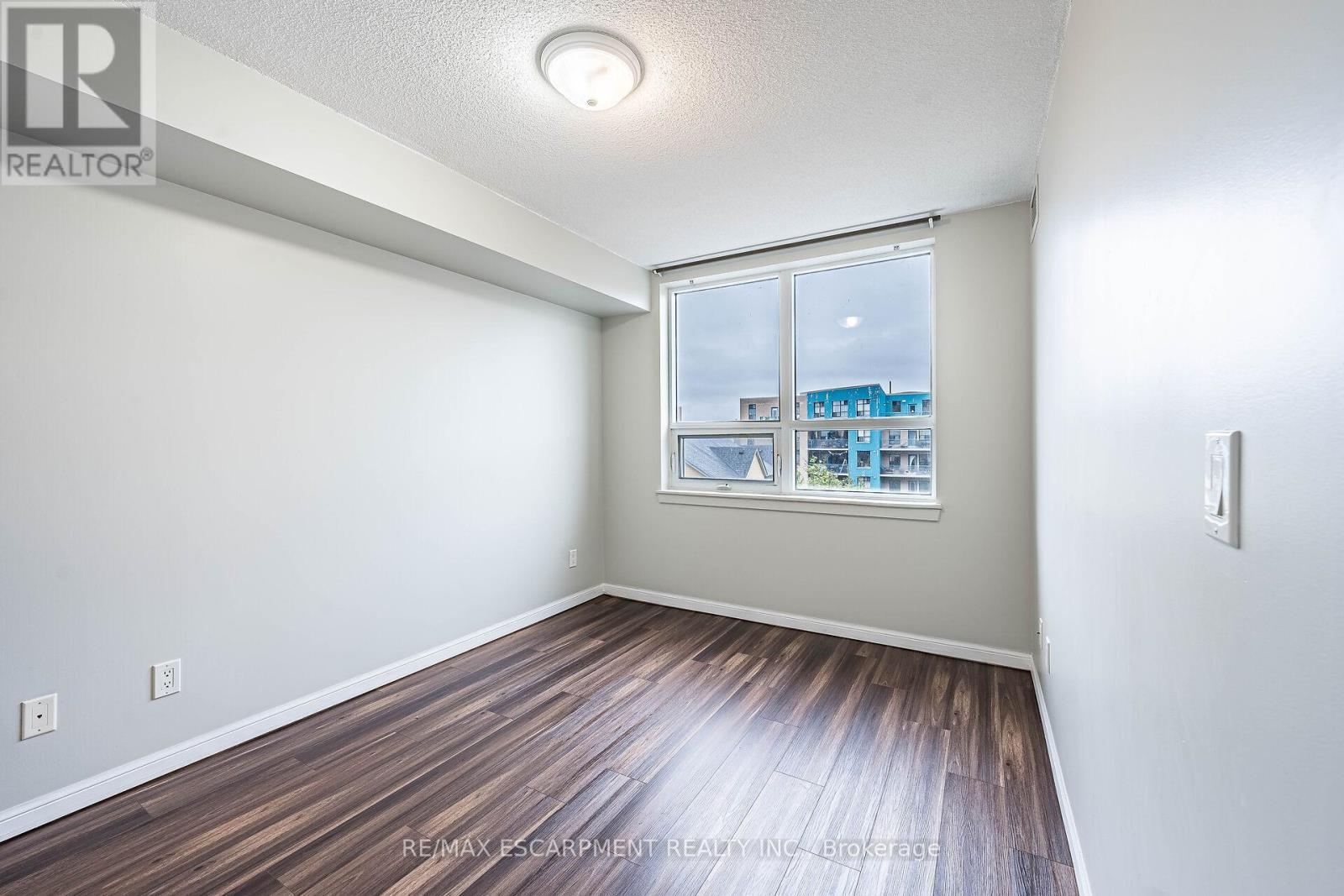 402 - 4 Elsinore Path, Toronto, ON