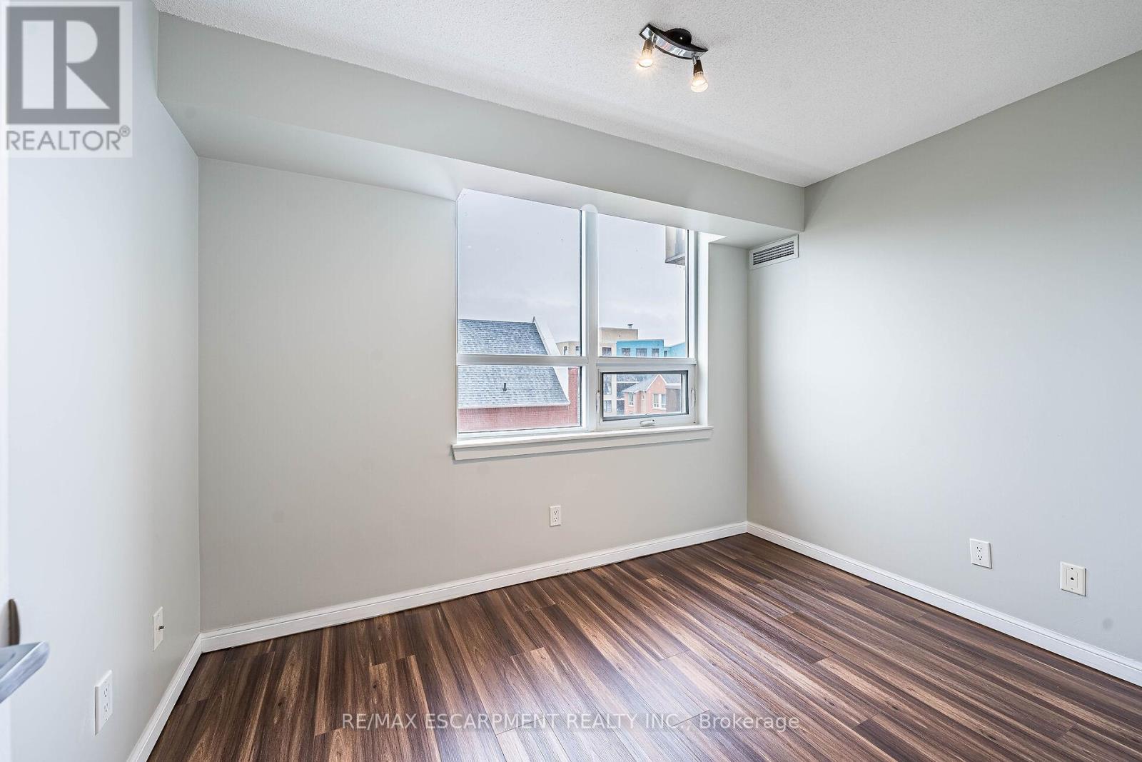 402 - 4 Elsinore Path, Toronto, ON