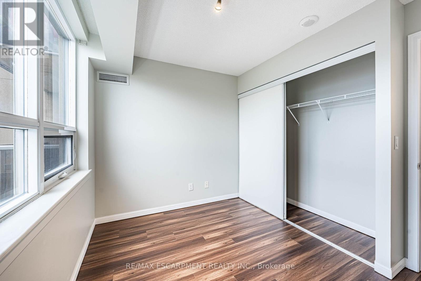 402 - 4 Elsinore Path, Toronto, ON