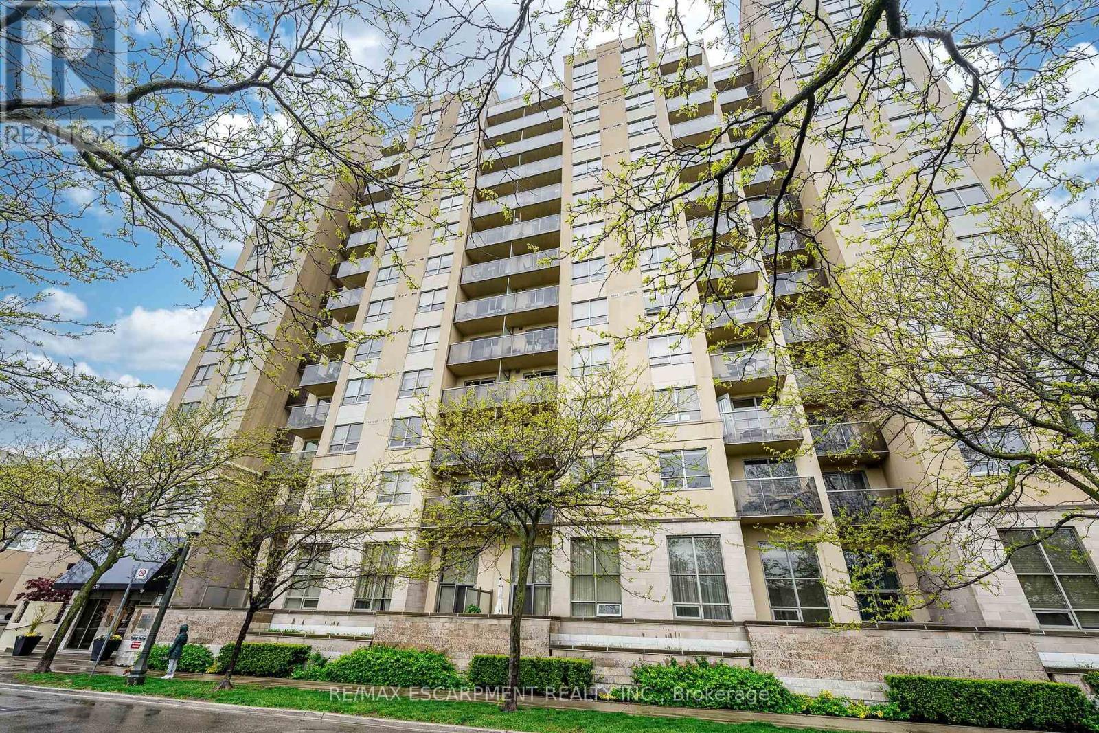 402 - 4 Elsinore Path, Toronto, ON