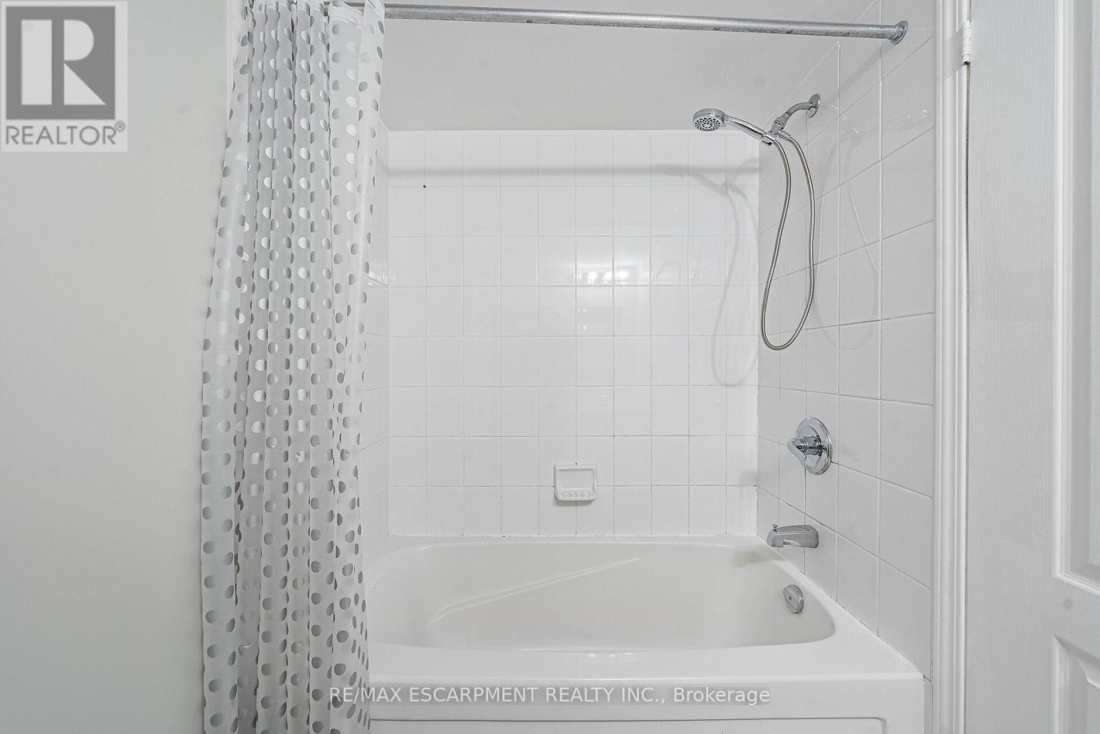 402 - 4 Elsinore Path, Toronto, ON