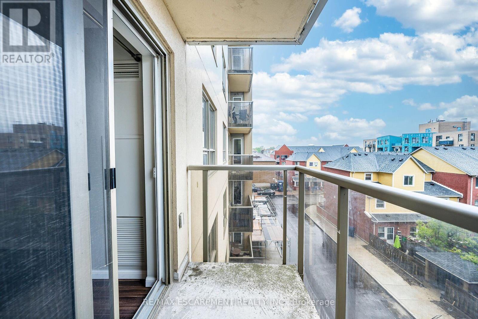 402 - 4 Elsinore Path, Toronto, ON