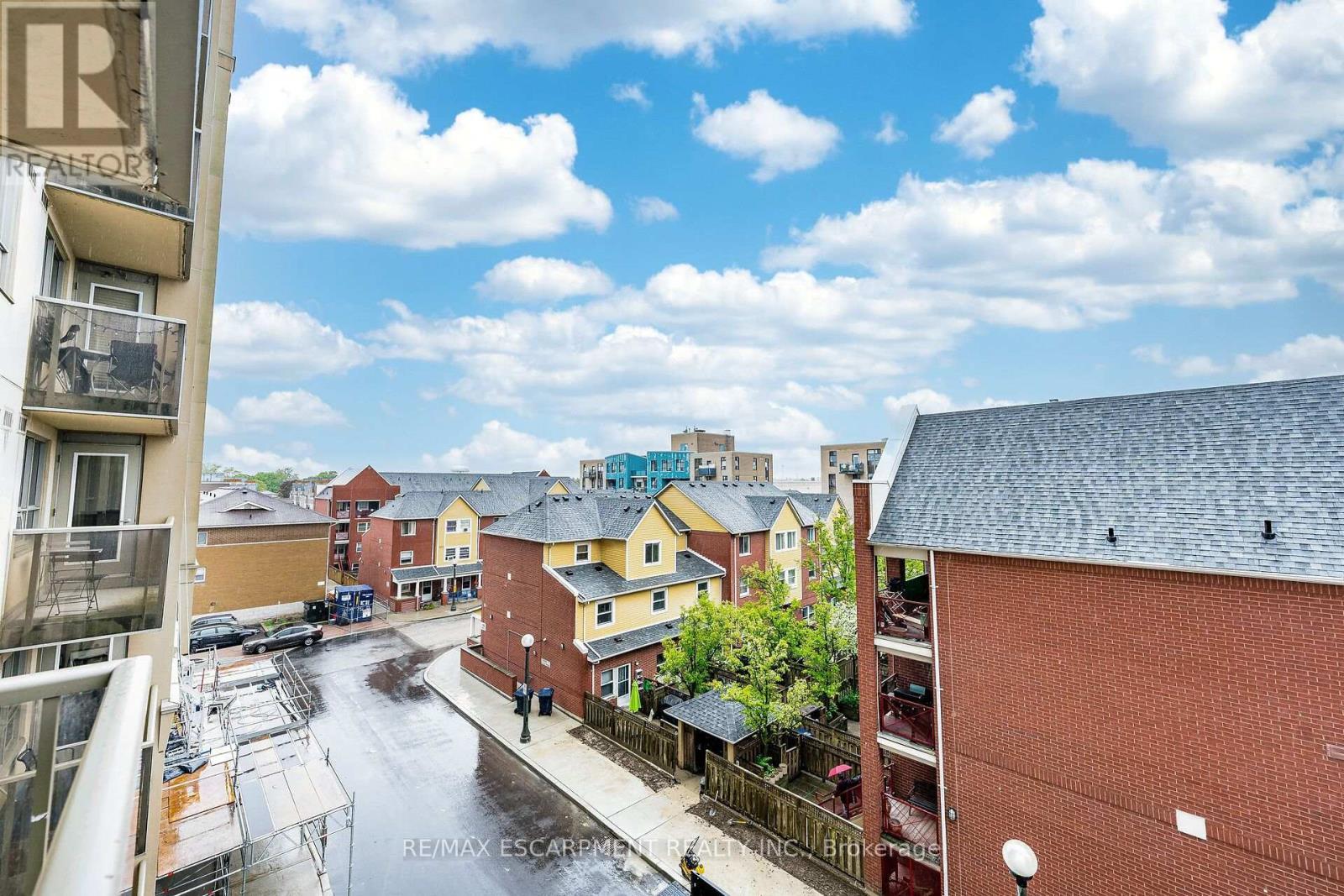 402 - 4 Elsinore Path, Toronto, ON