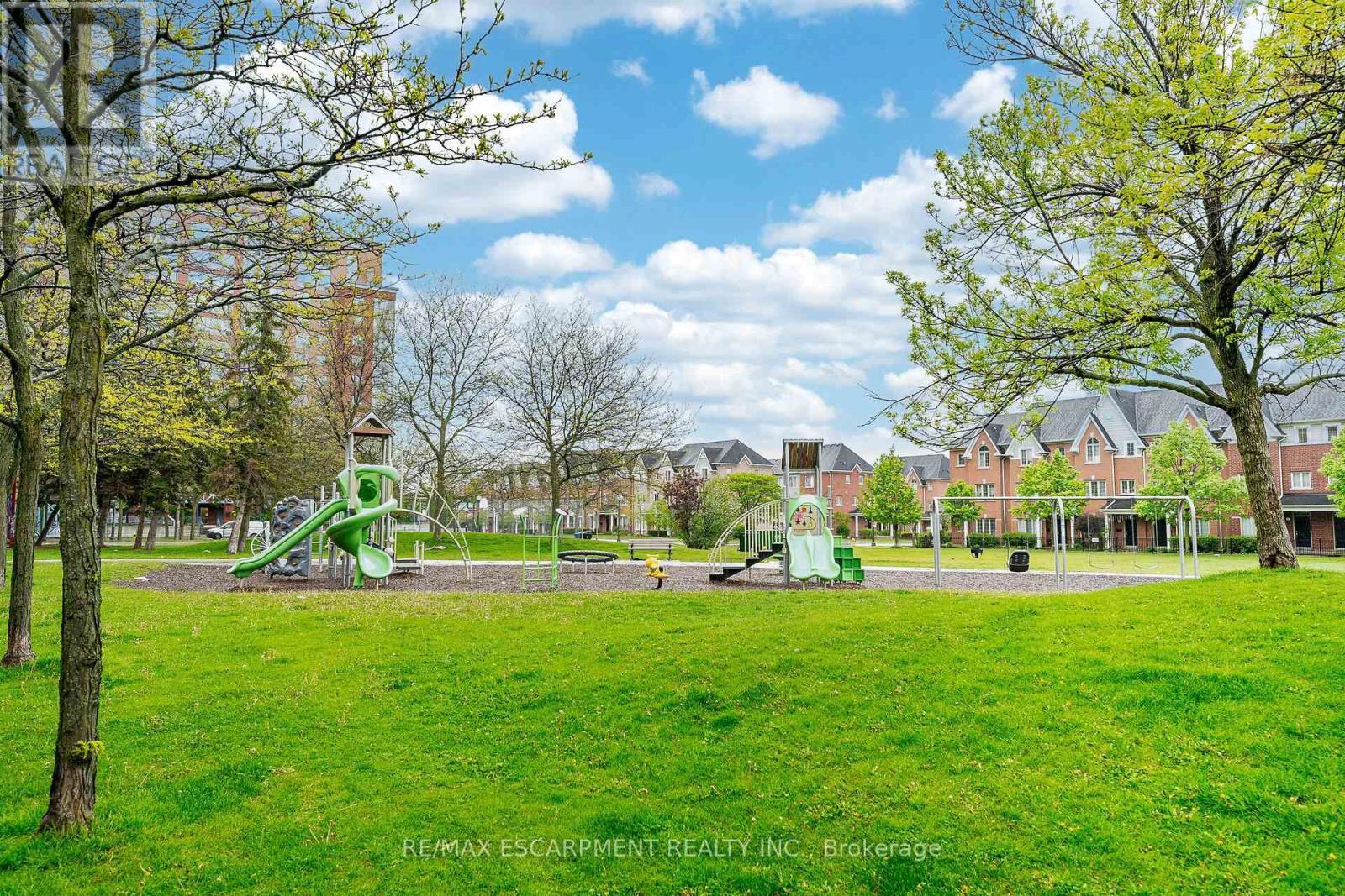 402 - 4 Elsinore Path, Toronto, ON